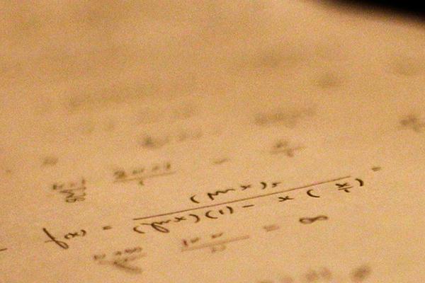 写在纸上的数学公式